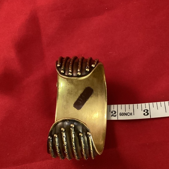 Large brass cuff bracelet - Picture 9 of 9